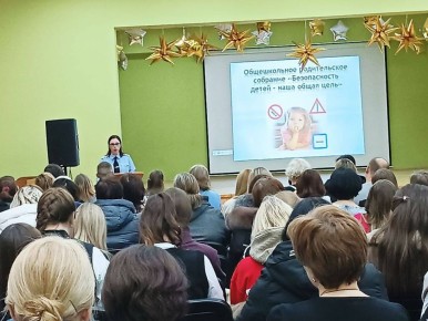 Сотрудники Госавтоинспекции МВД по Республике Мордовия напомнили родителям учеников МОУ «СОШ № 33» и МОУ «СОШ с УИОП № 16» о правилах безопасного поведения на дорогах в преддверии весенних каникул