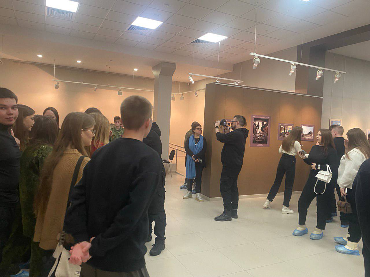 Александр Малькевич: 1111 Дневник военкора: в Саранске открылась фотовыставка Александра Малькевича «СВО: мир и война глазами очевидца» Александр Малькевич: 1111 Дневник военкора: в Саранске открылась фотовыставка Александра Малькевича «СВО: мир и война глазами очевидца»