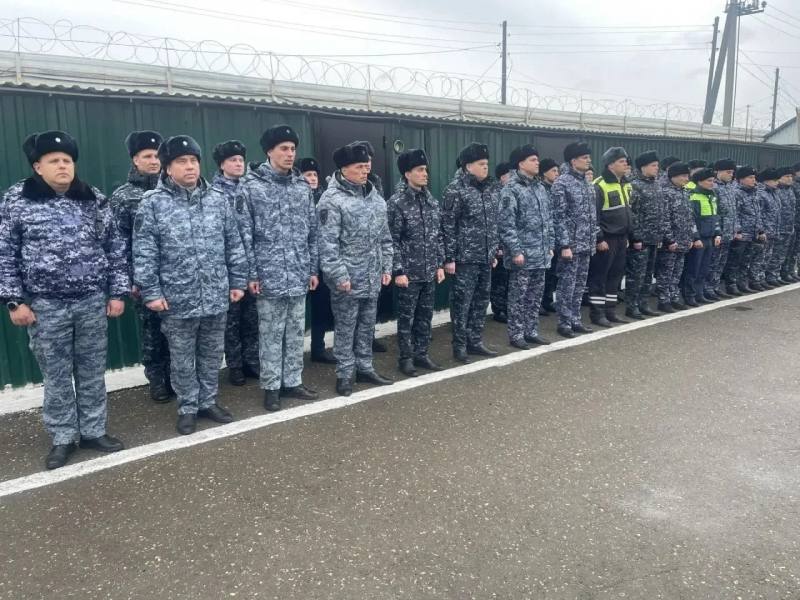 Заместитель Министра МВД по Республике Мордовия проинспектировал несение службы личным составом сводного отряда полиции на КПП «Джемикентский» Заместитель Министра МВД по Республике Мордовия проинспектировал несение службы личным составом сводного отряда полиции на КПП «Джемикентский»