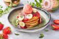 Панкейки с бананом и клубничным вареньем: Лакомство, от которого невозможно отказаться