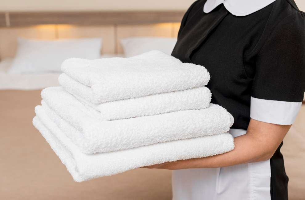 Как отели добиваются белоснежных полотенец: секреты горничных