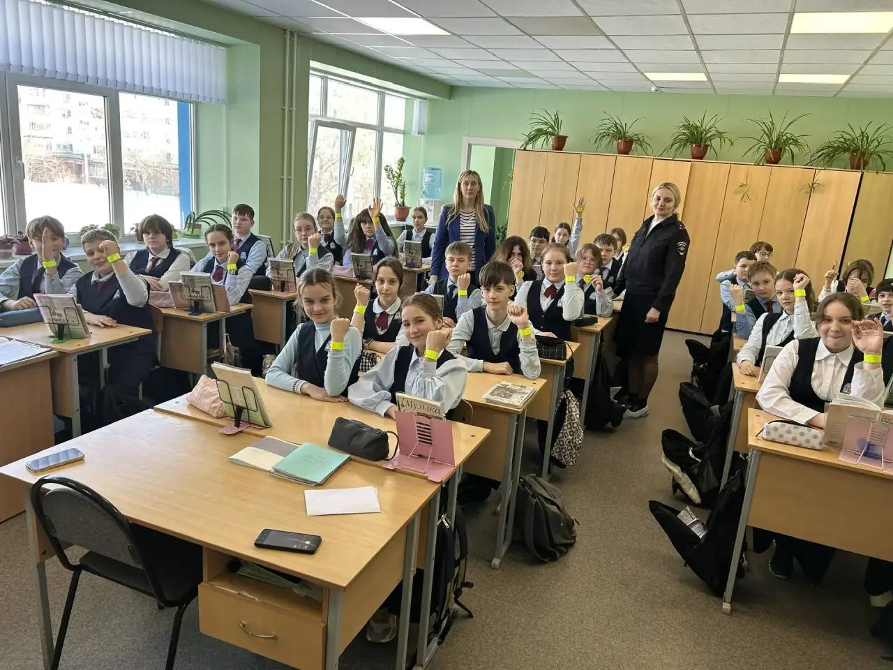 В рамках профилактического мероприятия «Безопасные каникулы» в МОУ «СОШ № 39» состоялась встреча учащихся с сотрудниками Госавтоинспекции и ГКУ РМ «ЦОДД» В рамках профилактического мероприятия «Безопасные каникулы» в МОУ «СОШ № 39» состоялась встреча учащихся с сотрудниками Госавтоинспекции и ГКУ РМ «ЦОДД»