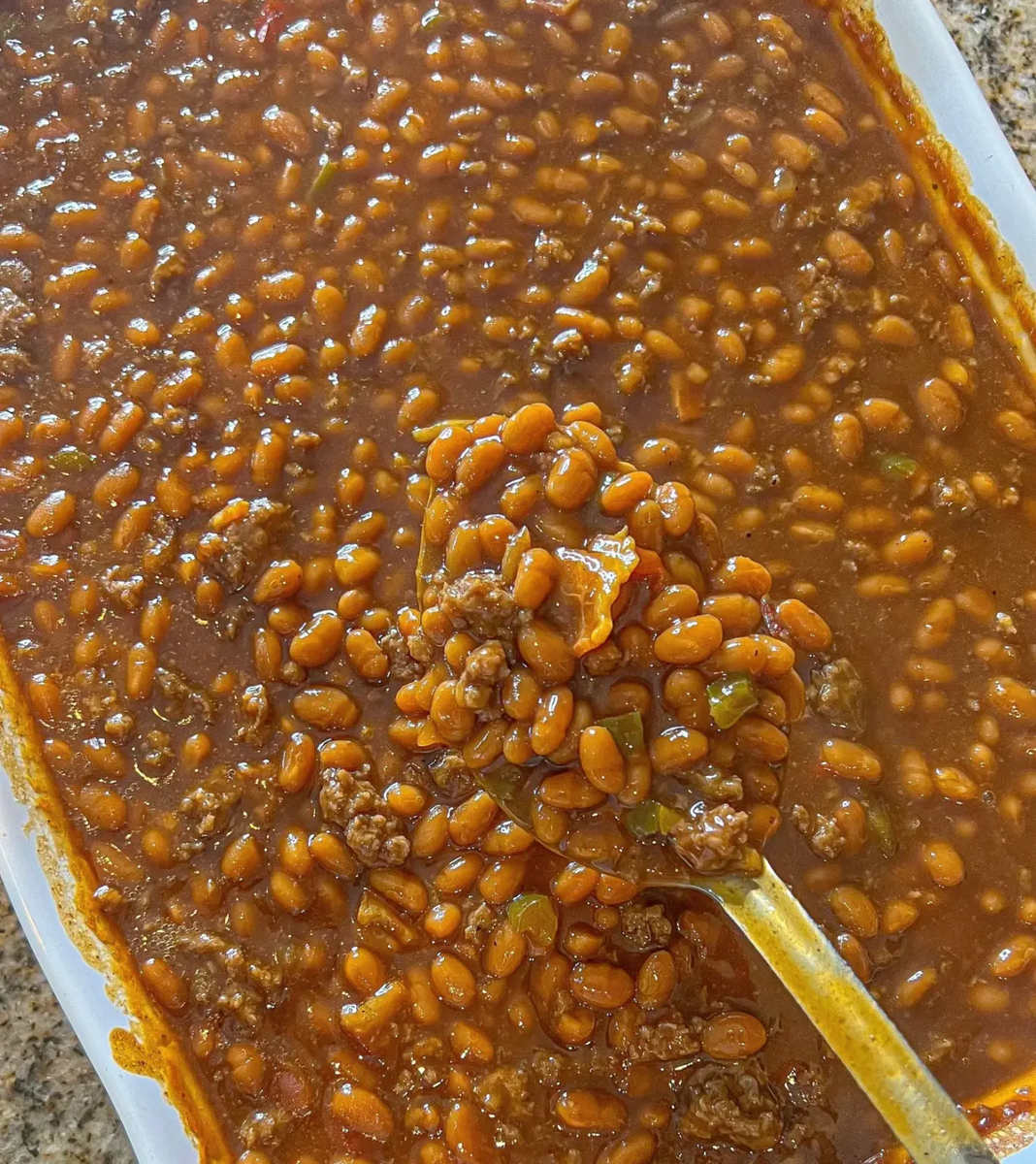 Ковбойская печеная фасоль: простое блюдо с мясом и ароматом юго-запада