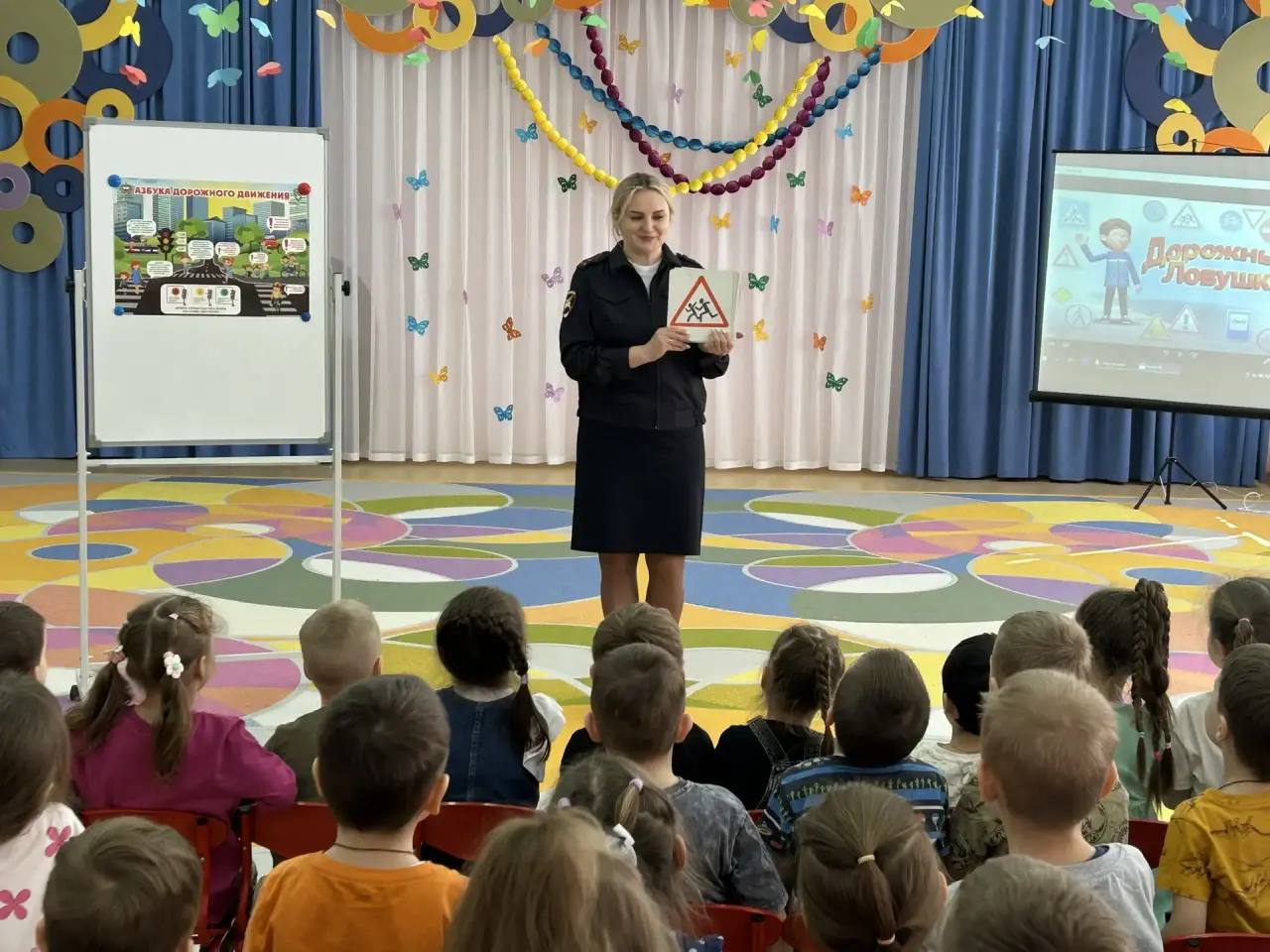 В стране дорожных знаков: урок безопасности в детском саду № 10 В стране дорожных знаков: урок безопасности в детском саду № 10