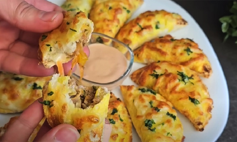 Ленивые пирожки за 10 минут: как быстро порадовать близких домашней выпечкой