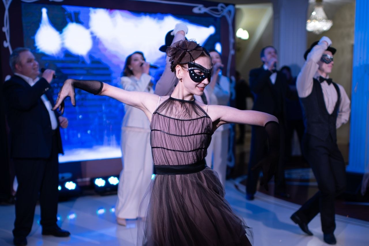 Ночь прошла, настало устро ясное! А была она необычной - театральной Ночь прошла, настало устро ясное! А была она необычной - театральной