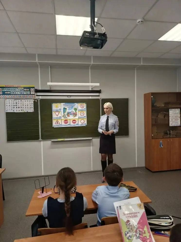 В рамках профилактического мероприятия «Безопасные каникулы» в МОУ «Лицей № 31» состоялась встреча учащихся с сотрудником Госавтоинспекции В рамках профилактического мероприятия «Безопасные каникулы» в МОУ «Лицей № 31» состоялась встреча учащихся с сотрудником Госавтоинспекции