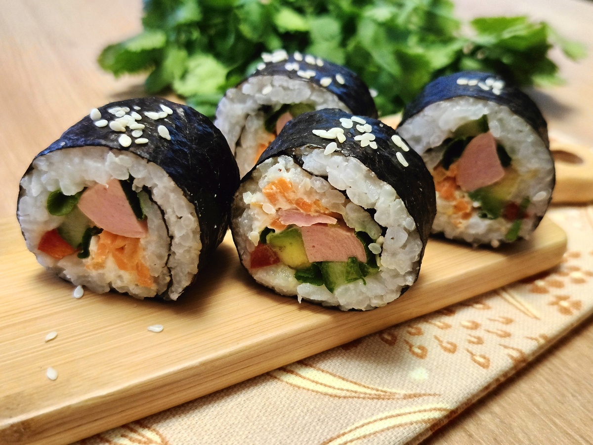 Вкусные кимбап: легкие корейские роллы для любого стола