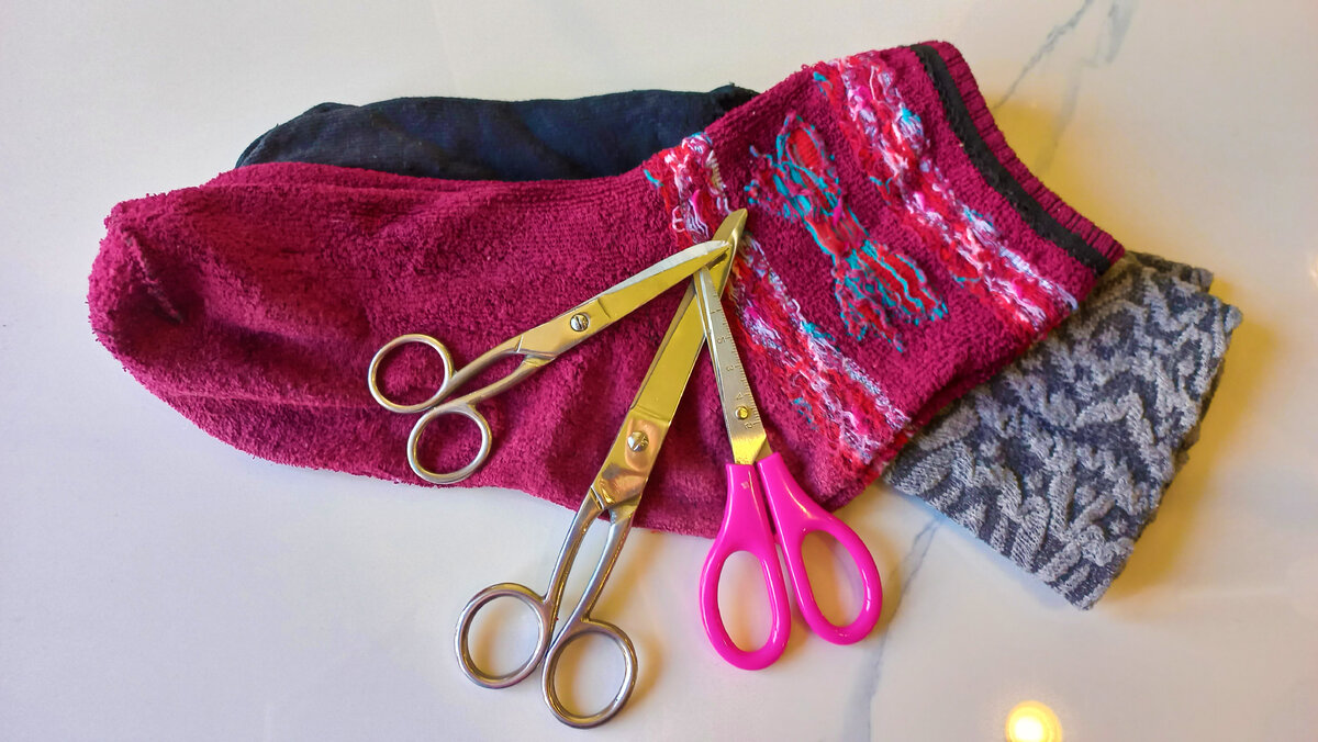 Как превратить старые носки в полезное средство для уборки