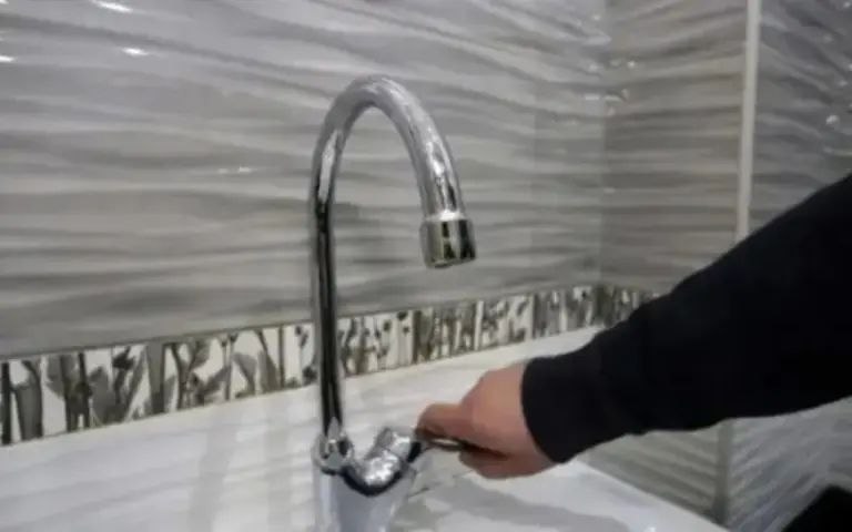 Саранскгорводоканал сообщает, что в связи с переврезкой водопровода в домах № 1-4 по проспекту Ленина 30 марта с 09.30 и до окончания работ будет временно отсутствовать холодное водоснабжение по следующим адресам: пр. Ленина...