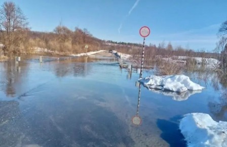 Лодочная переправа вчера начала работать в деревне Киселевка Зубово-Полянского района
