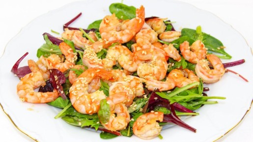 Нежный диетический салат с креветками для праздничного стола