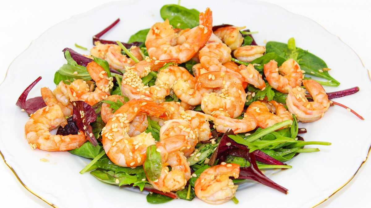 Нежный диетический салат с креветками для праздничного стола