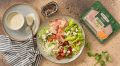 Летний свежий салат с беконом из индейки: легко и вкусно