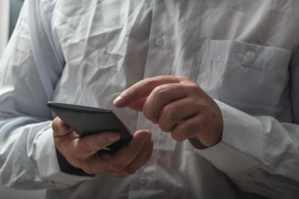 Как быстро избавиться от складок на одежде: простые методы без утюга