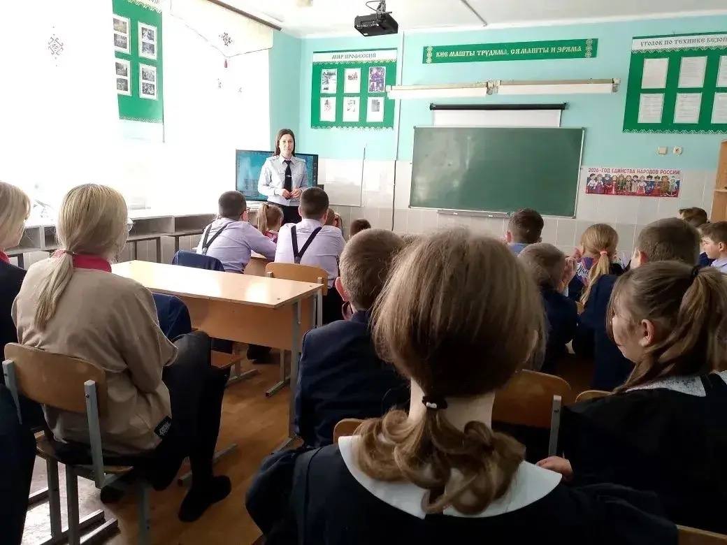 В МОУ «Старотеризморгская ООШ» прошла встреча учащихся 1–9 классов со старшим инспектором по пропаганде безопасности дорожного движения отделения Госавтоинспекции ММО МВД России «Краснослободский» В МОУ «Старотеризморгская ООШ» прошла встреча учащихся 1–9 классов со старшим инспектором по пропаганде безопасности дорожного движения отделения Госавтоинспекции ММО МВД России «Краснослободский»