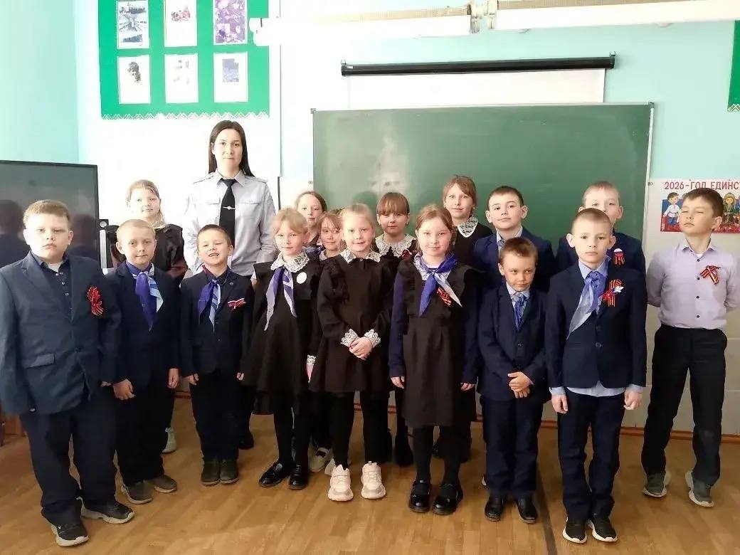 В МОУ «Старотеризморгская ООШ» прошла встреча учащихся 1–9 классов со старшим инспектором по пропаганде безопасности дорожного движения отделения Госавтоинспекции ММО МВД России «Краснослободский» В МОУ «Старотеризморгская ООШ» прошла встреча учащихся 1–9 классов со старшим инспектором по пропаганде безопасности дорожного движения отделения Госавтоинспекции ММО МВД России «Краснослободский»