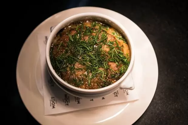 Идеальный луковый суп: как создать шедевр из простых ингредиентов