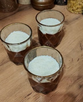 Сладкие наслаждения: два десерта в стаканчике