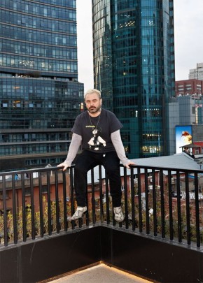 Евгений Викентьев запускает ресторан «Кириллица» в Шанхае