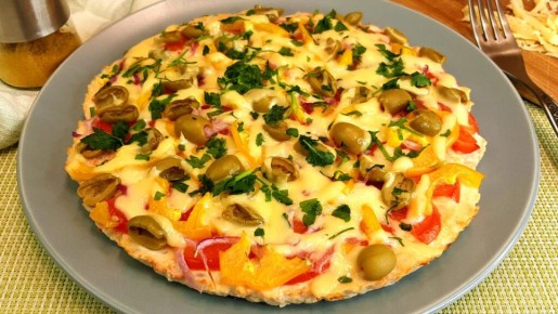 Необычный романтический ужин на 14 февраля: мясная пицца без теста и свежий салат