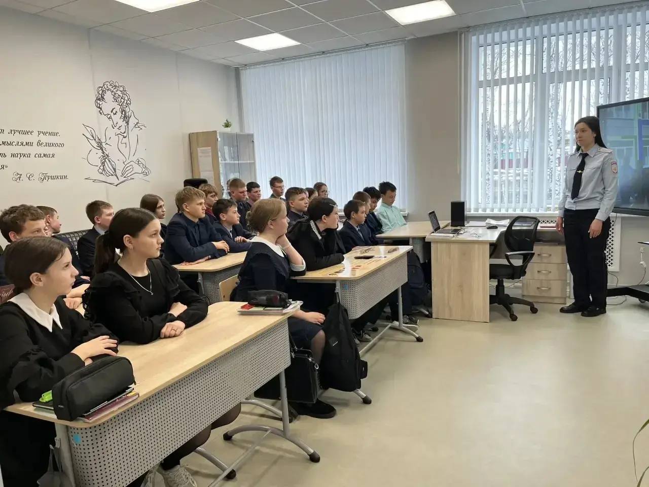 Старший инспектор по пропаганде безопасности дорожного движения отделения Госавтоинспекции ММО МВД России «Краснослободский» в МОУ «Новотроицкая СОШ» провела профилактическую беседу по безопасности дорожного движения с... Старший инспектор по пропаганде безопасности дорожного движения отделения Госавтоинспекции ММО МВД России «Краснослободский» в МОУ «Новотроицкая СОШ» провела профилактическую беседу по безопасности дорожного движения с...