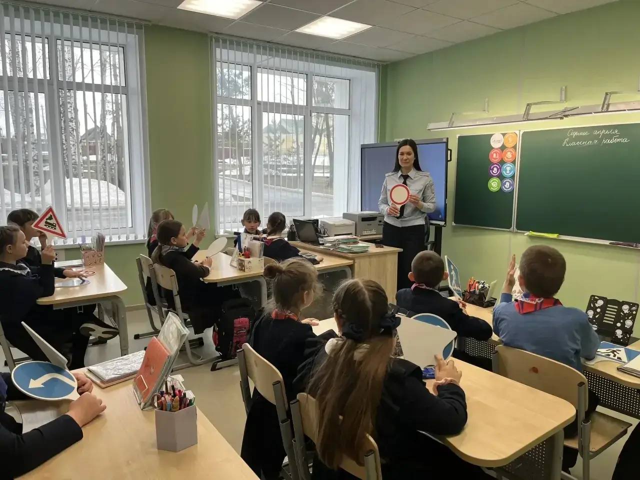 Старший инспектор по пропаганде безопасности дорожного движения отделения Госавтоинспекции ММО МВД России «Краснослободский» в МОУ «Новотроицкая СОШ» провела профилактическую беседу по безопасности дорожного движения с... Старший инспектор по пропаганде безопасности дорожного движения отделения Госавтоинспекции ММО МВД России «Краснослободский» в МОУ «Новотроицкая СОШ» провела профилактическую беседу по безопасности дорожного движения с...