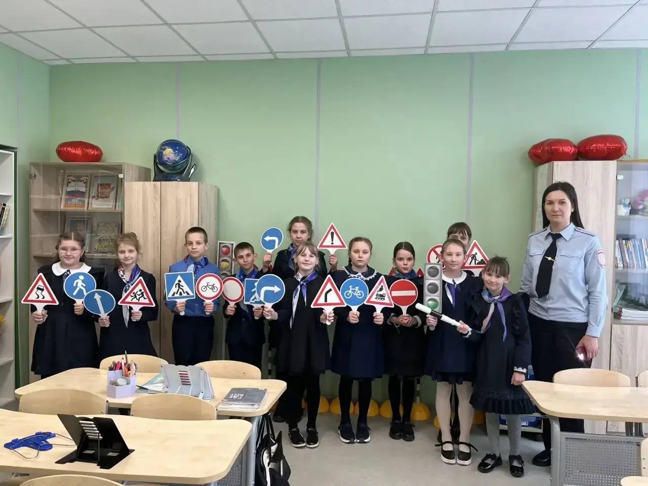 Старший инспектор по пропаганде безопасности дорожного движения отделения Госавтоинспекции ММО МВД России «Краснослободский» в МОУ «Новотроицкая СОШ» провела профилактическую беседу по безопасности дорожного движения с... Старший инспектор по пропаганде безопасности дорожного движения отделения Госавтоинспекции ММО МВД России «Краснослободский» в МОУ «Новотроицкая СОШ» провела профилактическую беседу по безопасности дорожного движения с...