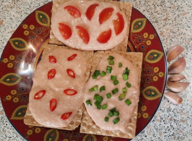 Необычный фасолевый паштет с секретом из печёного чеснока