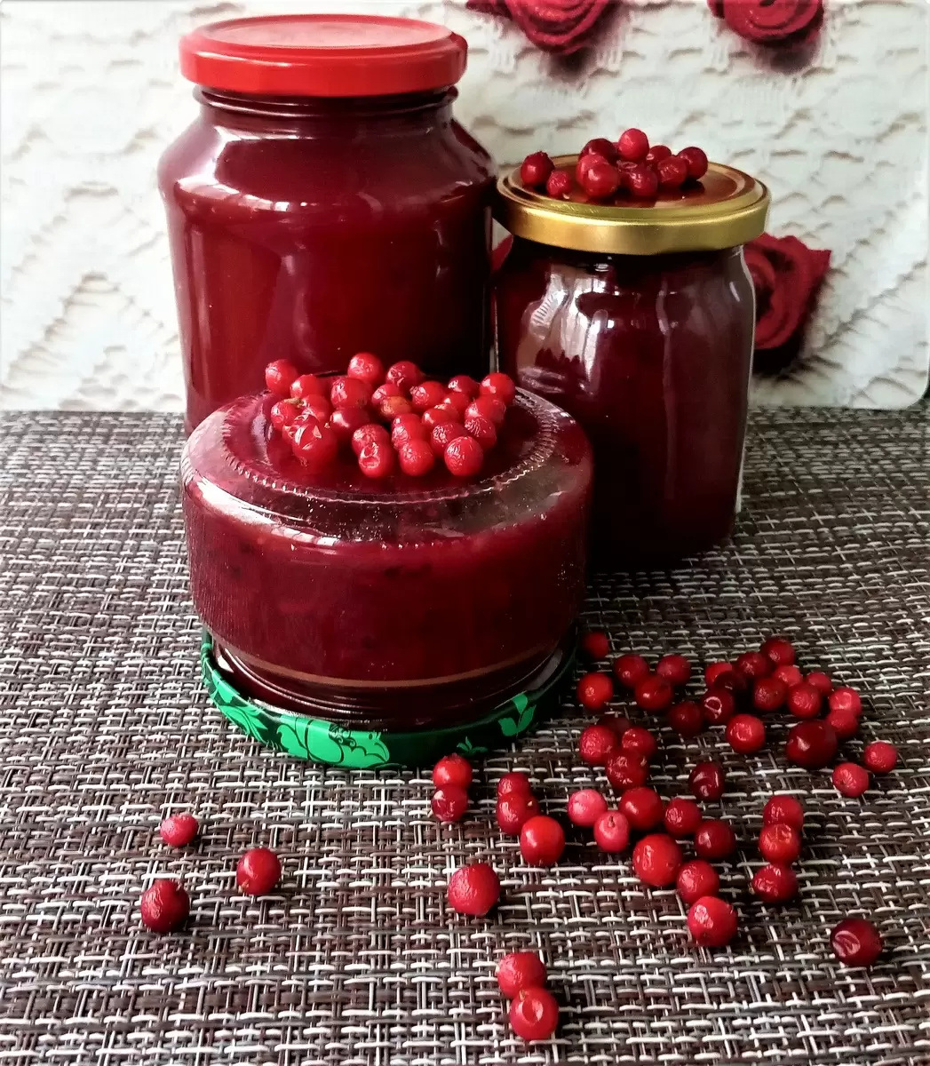 Искусство приготовления брусничного соуса с имбирем