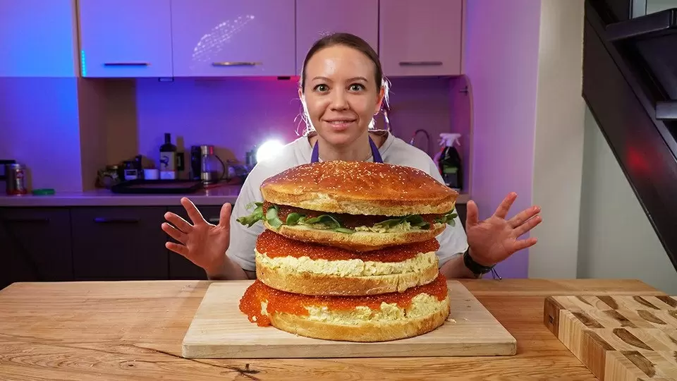 Гигантский бургер с икрой покорил мировые рекорды