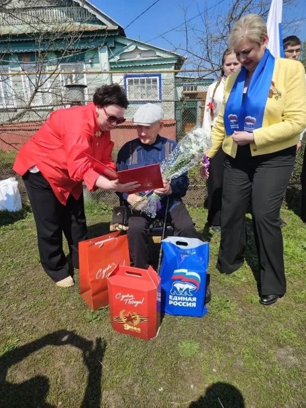 В преддверии 9 мая в селе Папулево Ичалковского района были проведены торжественный митинг и парад у дома участника Великой Отечественной войны Михаила Яковлевича Данилова В преддверии 9 мая в селе Папулево Ичалковского района были проведены торжественный митинг и парад у дома участника Великой Отечественной войны Михаила Яковлевича Данилова