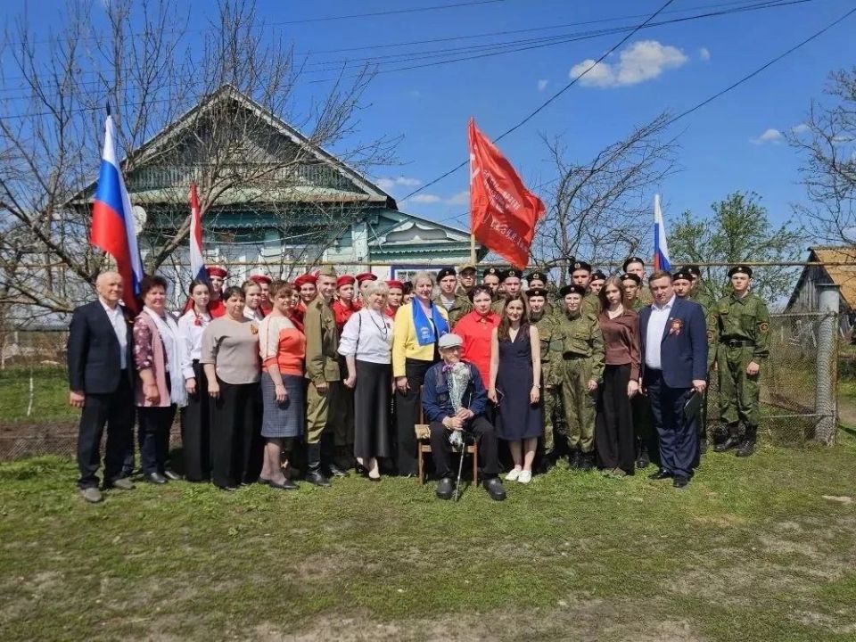 В преддверии 9 мая в селе Папулево Ичалковского района были проведены торжественный митинг и парад у дома участника Великой Отечественной войны Михаила Яковлевича Данилова В преддверии 9 мая в селе Папулево Ичалковского района были проведены торжественный митинг и парад у дома участника Великой Отечественной войны Михаила Яковлевича Данилова