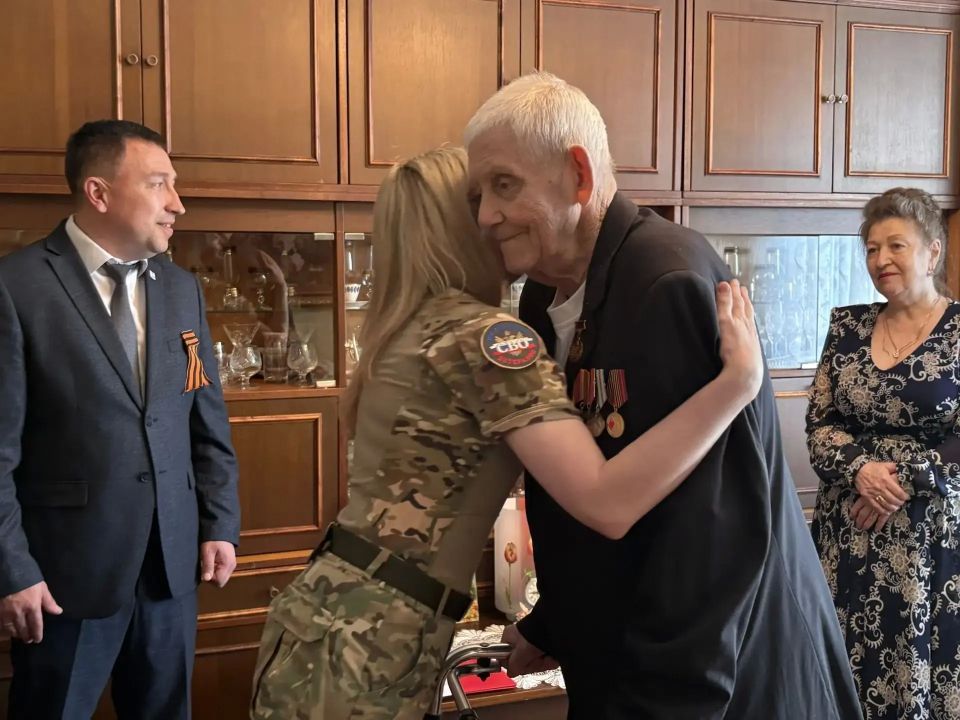 Наталья Долматова поздравила с Днём Победы бывшего узника фашистского концлагеря Юрия Смирнова Наталья Долматова поздравила с Днём Победы бывшего узника фашистского концлагеря Юрия Смирнова