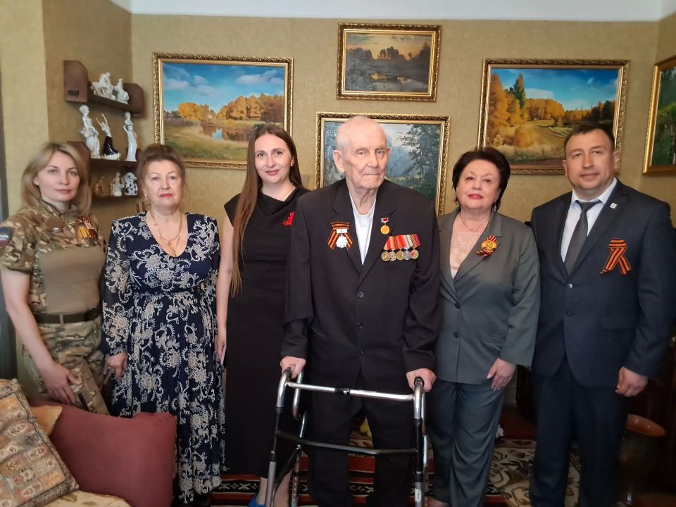 Наталья Долматова поздравила с Днём Победы бывшего узника фашистского концлагеря Юрия Смирнова Наталья Долматова поздравила с Днём Победы бывшего узника фашистского концлагеря Юрия Смирнова