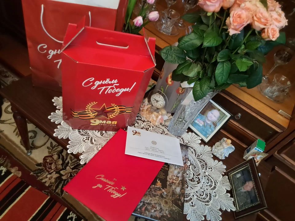 Наталья Долматова поздравила с Днём Победы бывшего узника фашистского концлагеря Юрия Смирнова Наталья Долматова поздравила с Днём Победы бывшего узника фашистского концлагеря Юрия Смирнова