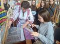 Послушать лекцию про традиционное мордовское ремесло — это одно, а своими глазами увидеть ткацкий станок, которому 200 лет — это другое