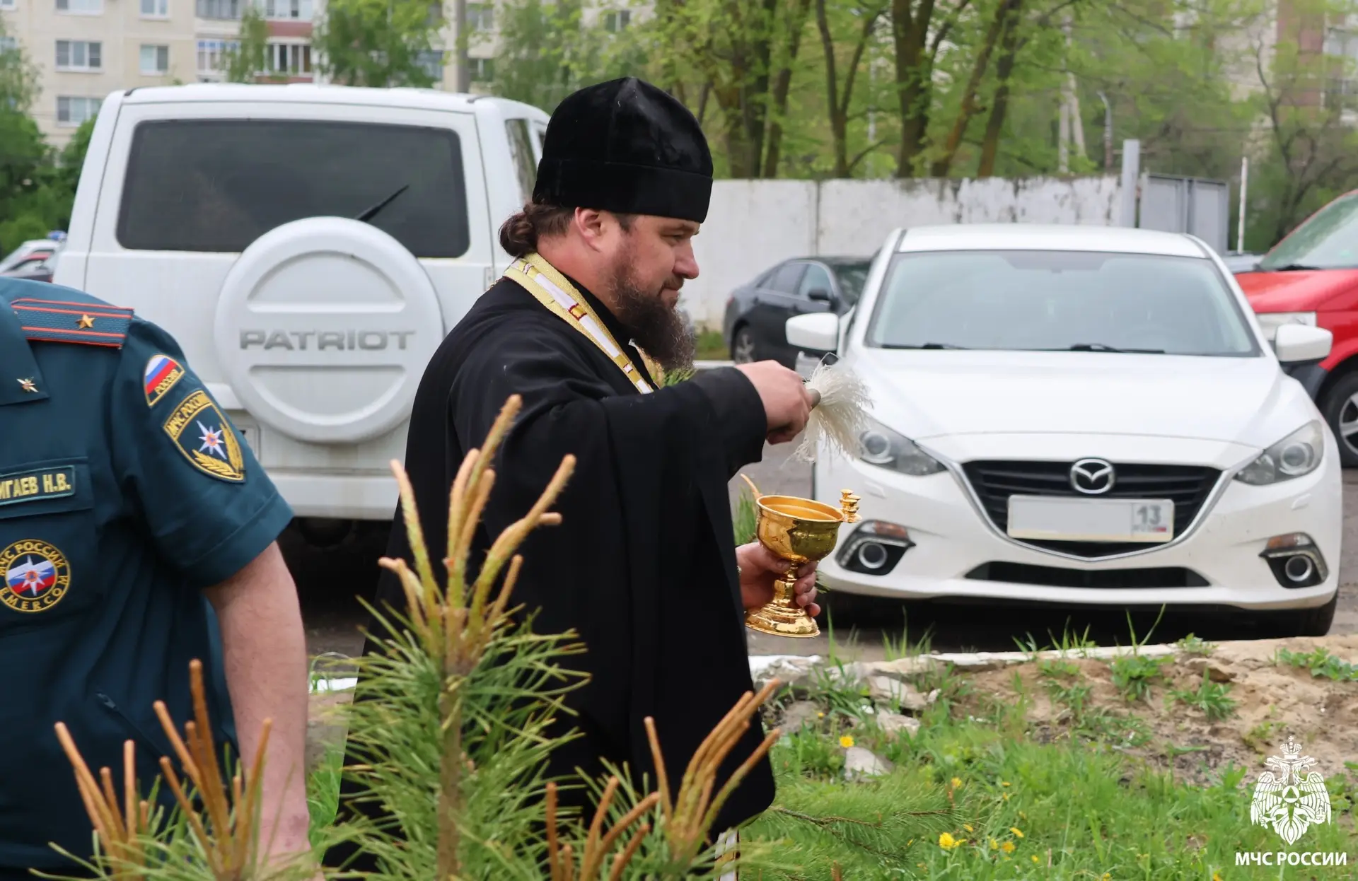 В честь непобедимого адмирала: сотрудники ГУ МЧС России по Республике Мордовия высадили аллею к юбилею канонизации Ушакова В честь непобедимого адмирала: сотрудники ГУ МЧС России по Республике Мордовия высадили аллею к юбилею канонизации Ушакова