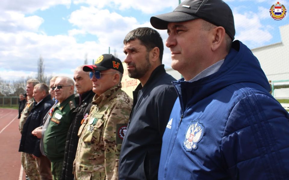 Футбол, объединяющий поколения Футбол, объединяющий поколения