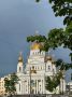 Величественно и спокойно купола собора умываются первыми лучами солнца на фоне уходящих грозовых туч