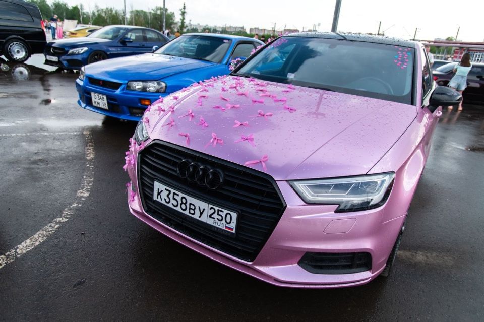 Масштабная сходка автолюбителей, владельцев кастомных и редких машин прошла вчера в Саранске у стадиона "Мордовия Арена" Масштабная сходка автолюбителей, владельцев кастомных и редких машин прошла вчера в Саранске у стадиона "Мордовия Арена"