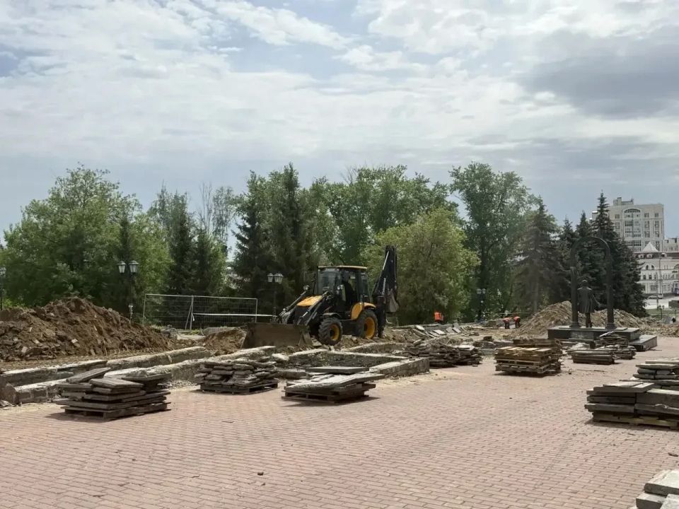 В Саранске продолжается масштабная реконструкция Фонтанного спуска В Саранске продолжается масштабная реконструкция Фонтанного спуска