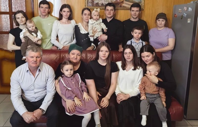 В рабочем кабинете Главы Мордовии хранится номер «Советской Мордовии» от 18 мая 1978 года (дата рождения Артёма Здунова)