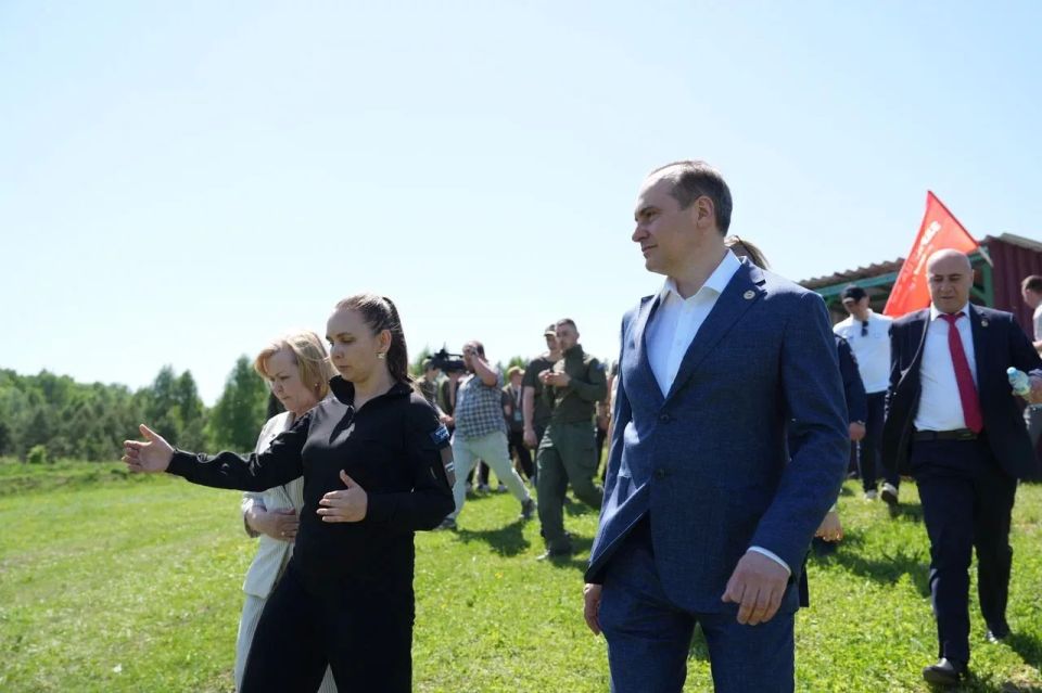 «ВНИМАНИЕ! ПРИЁМ! Как приняли команду?» - сказал Артём Алексеевич «ВНИМАНИЕ! ПРИЁМ! Как приняли команду?» - сказал Артём Алексеевич