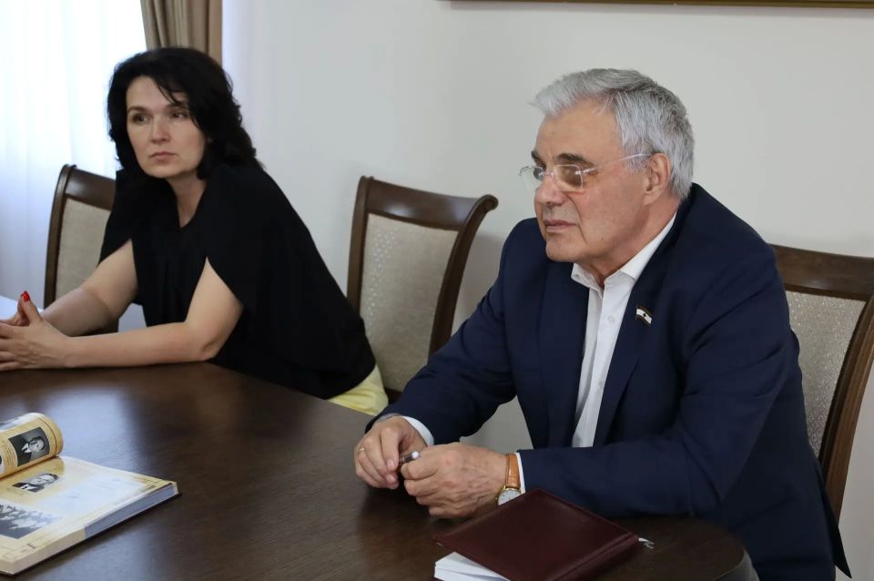 Владимир Чибиркин поддержал инициативу по увековечению памяти Председателя Президиума Верховного Совета МАССР Ефимии Яскиной Владимир Чибиркин поддержал инициативу по увековечению памяти Председателя Президиума Верховного Совета МАССР Ефимии Яскиной