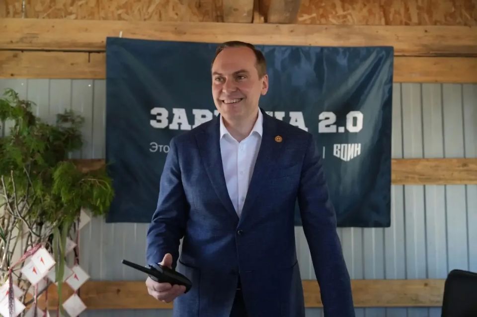 «ВНИМАНИЕ! ПРИЁМ! Как приняли команду?» - сказал Артём Алексеевич «ВНИМАНИЕ! ПРИЁМ! Как приняли команду?» - сказал Артём Алексеевич