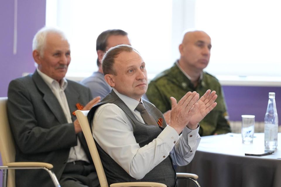 Артём Здунов: 5 лет Президентский Фонд культурных инициатив @pfci_grants помогает воплощать в жизнь наши смелые мечты и проекты! За это время поддержано 150 заявок на общую сумму почти полмиллиарда рублей Многие инициативы... Артём Здунов: 5 лет Президентский Фонд культурных инициатив @pfci_grants помогает воплощать в жизнь наши смелые мечты и проекты! За это время поддержано 150 заявок на общую сумму почти полмиллиарда рублей Многие инициативы...