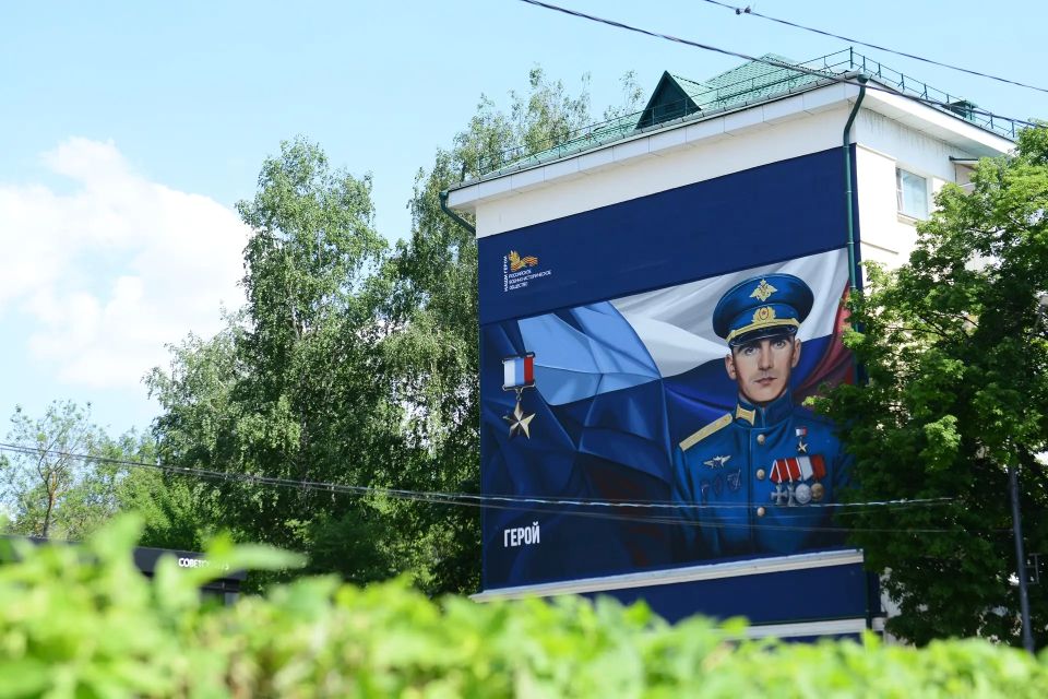 Артём Здунов: #ГордостьМордовии. В Саранске на фасаде дома по ул. Советской создан мурал нашему Герою России - уроженцу с. Баево Ардатовского района Григорию Слугину Артём Здунов: #ГордостьМордовии. В Саранске на фасаде дома по ул. Советской создан мурал нашему Герою России - уроженцу с. Баево Ардатовского района Григорию Слугину
