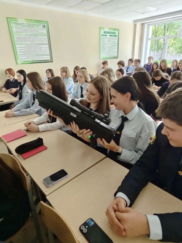 Сотрудники МВД по Республике Мордовия провели занятия по безопасности в области беспилотных систем для студентов колледжа Сотрудники МВД по Республике Мордовия провели занятия по безопасности в области беспилотных систем для студентов колледжа