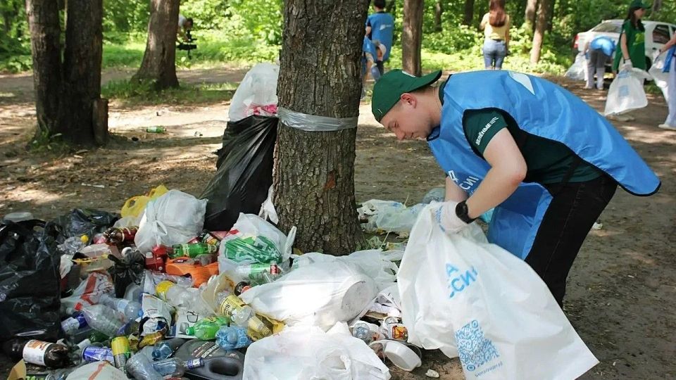 В Саранске прошли акции «Вода России» и «Зелёная весна»: более 60 волонтёров собрали свыше 90 мешков мусора у Лесного озера В Саранске прошли акции «Вода России» и «Зелёная весна»: более 60 волонтёров собрали свыше 90 мешков мусора у Лесного озера